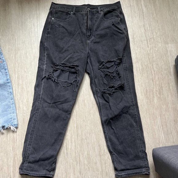 Black ripped American Eagle mom Jeans high waisted - Picture 1 of 10